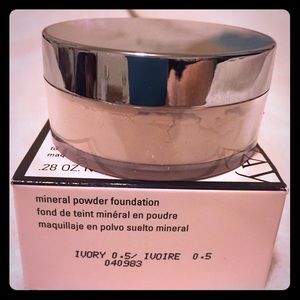 Mary Kay Mineral Powder Foundation - Ivory 0.5